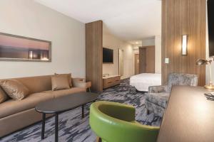 fairfield inn and suites by marriott kansas city shawnee