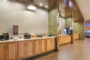 fairfield inn and suites by marriott kansas city shawnee