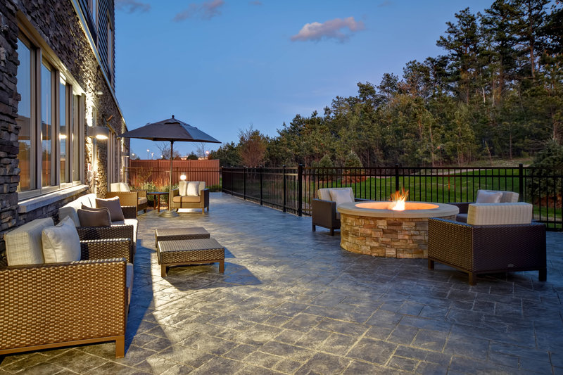 fairfield inn and suites by marriott plymouth