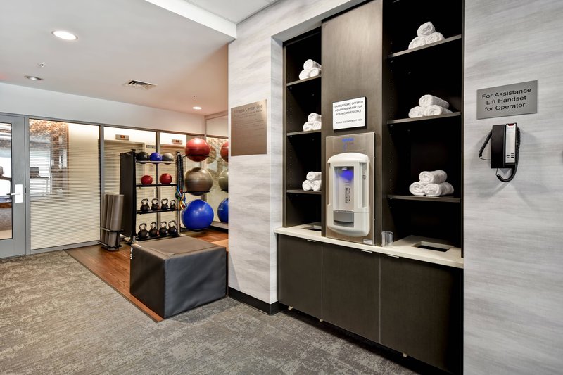 fairfield inn and suites by marriott plymouth