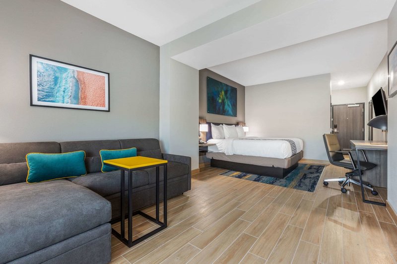 la quinta inn and suites by wyndham galveston west seawall