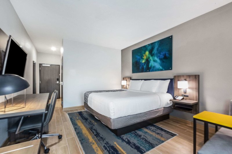 la quinta inn and suites by wyndham galveston west seawall