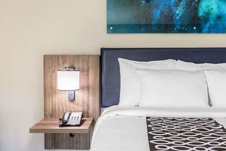 la quinta inn and suites by wyndham galveston west seawall