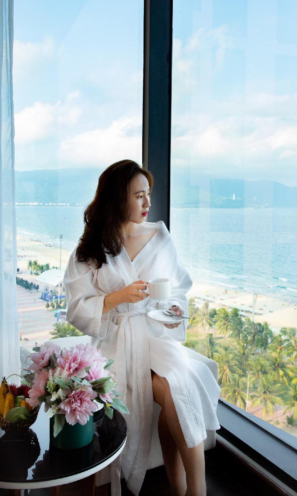 maximilan danang beach hotel