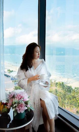 maximilan danang beach hotel