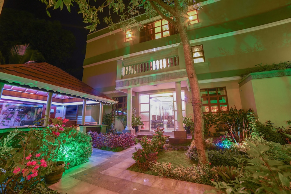 Umet Stay, Book Thinadhoo Hotels
