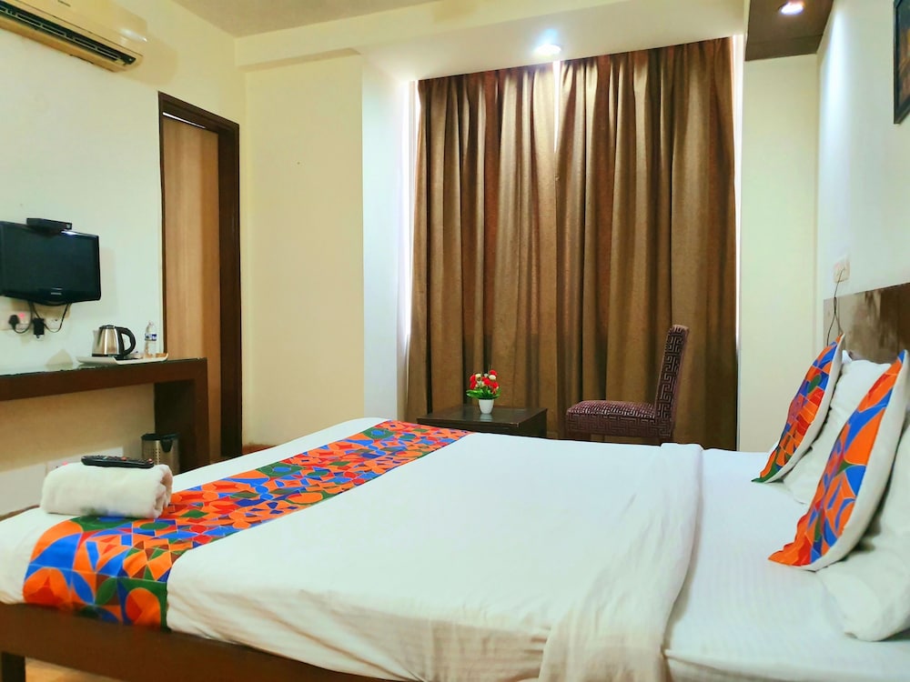 merriment hotel sec 31