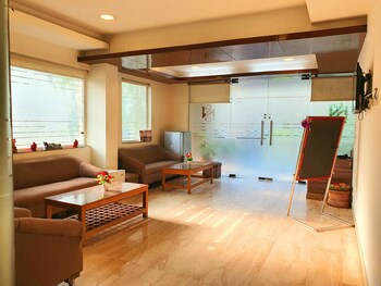 merriment hotel sec 31