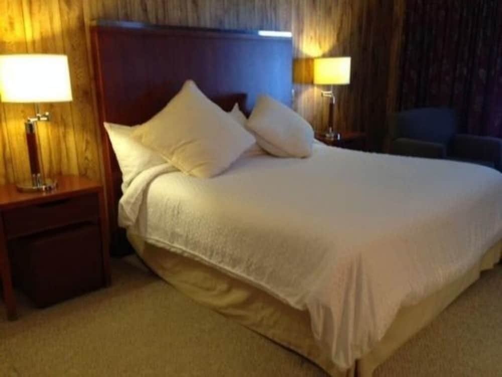 evergreen valley inn