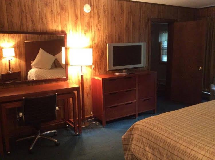 Evergreen Valley Inn,East Stoneham>>Center Lovell,3 star