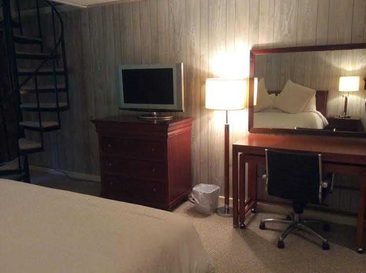 Evergreen Valley Inn,East Stoneham>>Center Lovell,3 star