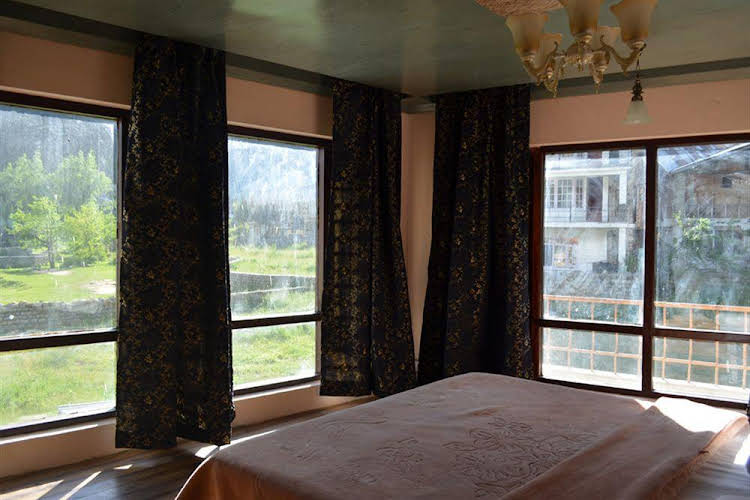 hotel manali mahal