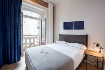 bluesock hostels madrid