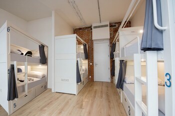 bluesock hostels madrid