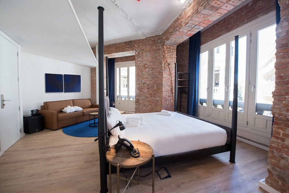 bluesock hostels madrid