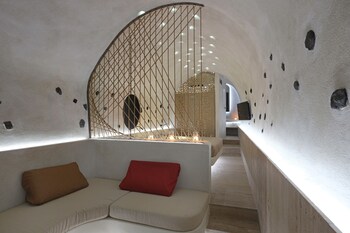 andronikos canaves santorini