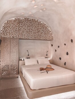 andronikos canaves santorini