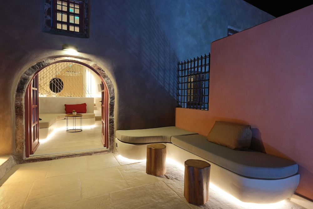 andronikos canaves santorini