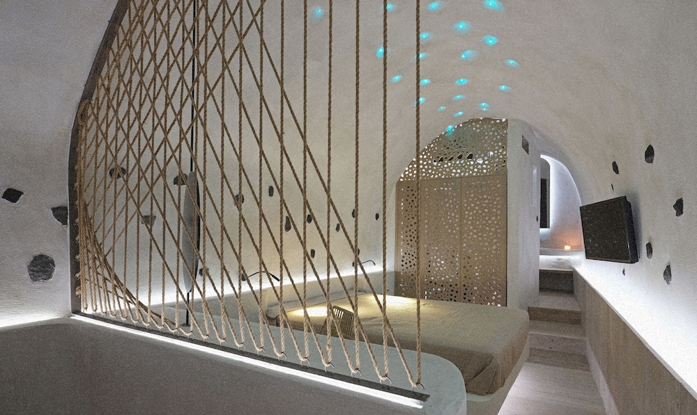 andronikos canaves santorini