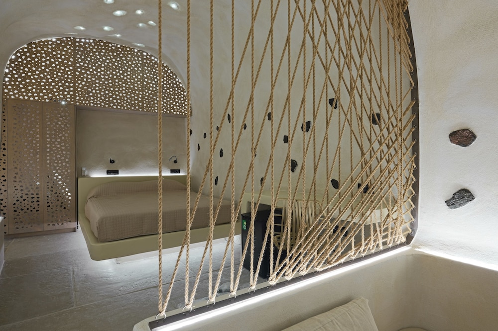 andronikos canaves santorini