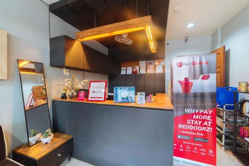 reddoorz near new government center