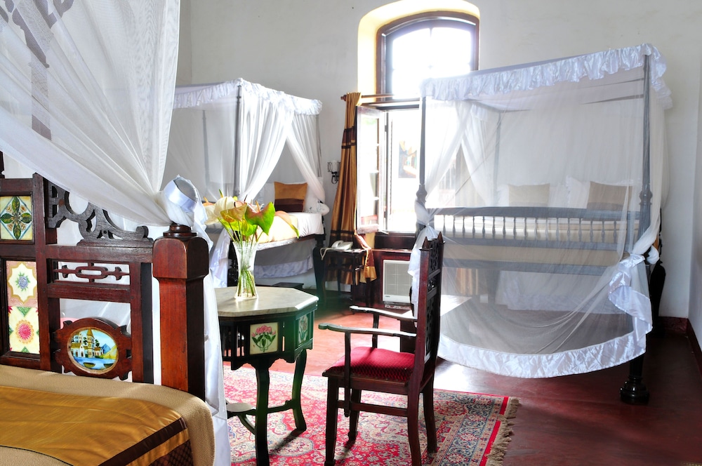 dhow palace hotel