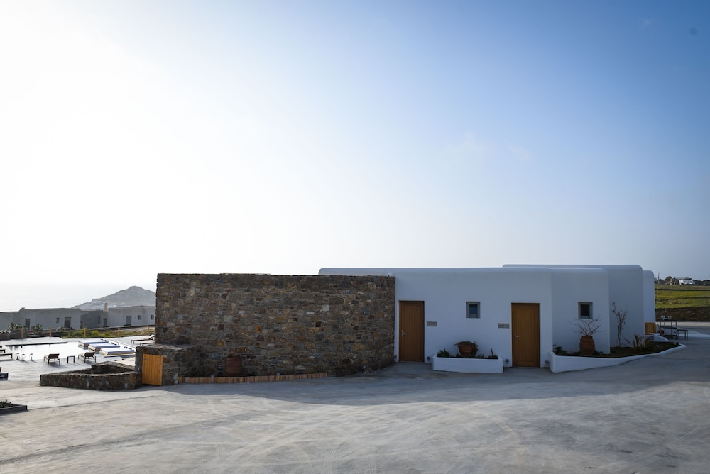 myconian crown suites