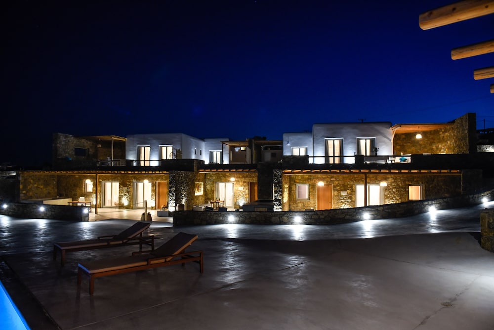 myconian crown suites