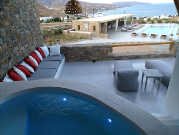 myconian crown suites