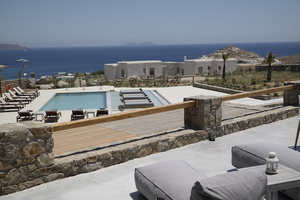 myconian crown suites
