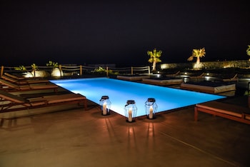 myconian crown suites