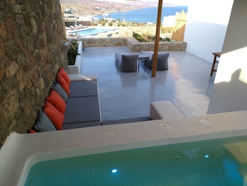 myconian crown suites