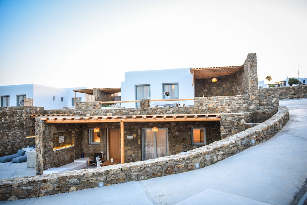 myconian crown suites