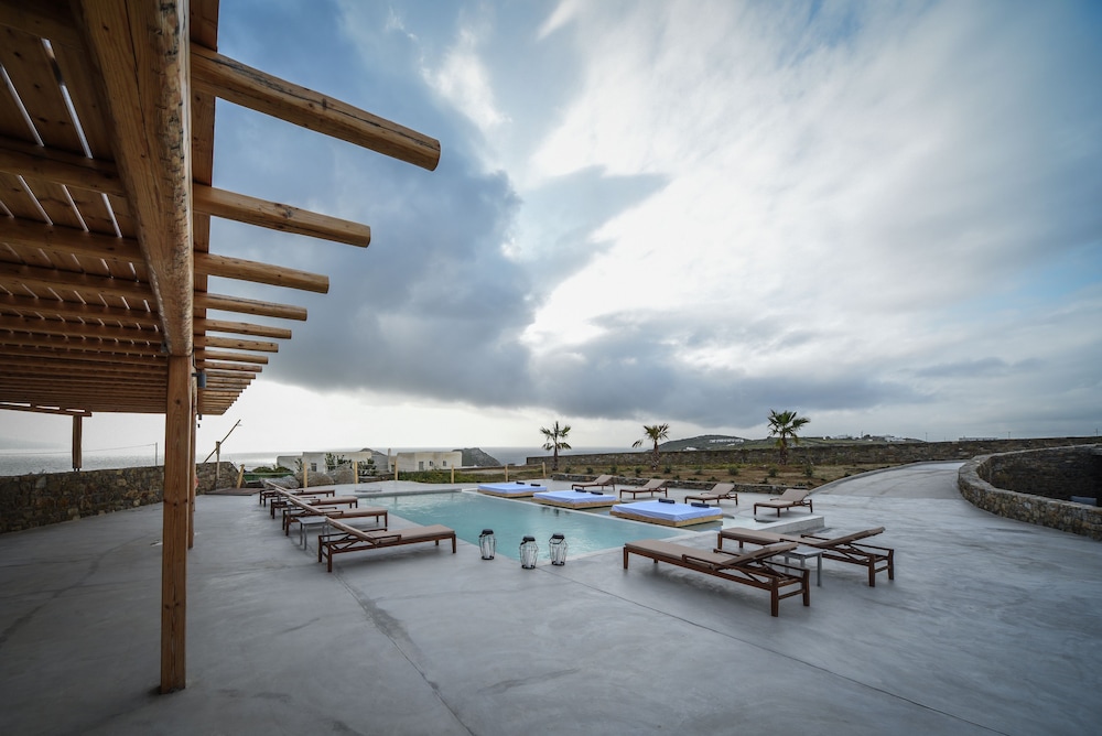 myconian crown suites