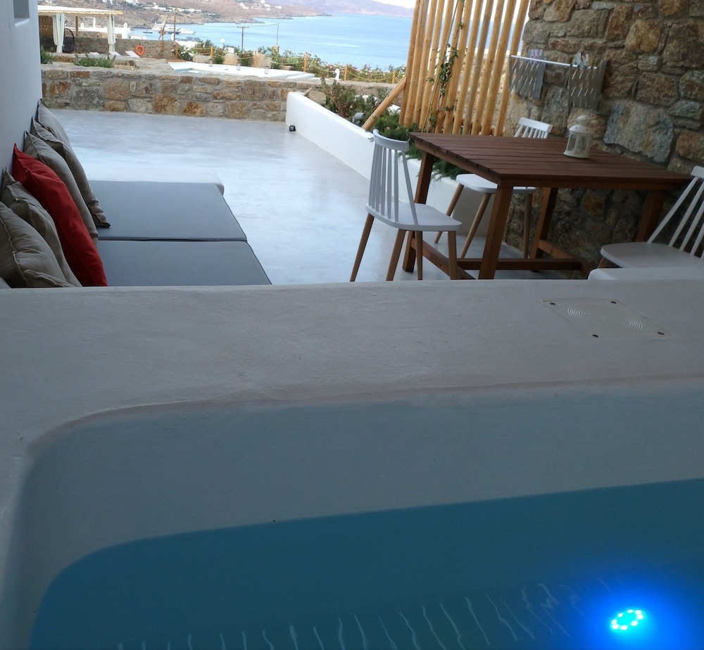 myconian crown suites