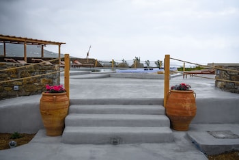 myconian crown suites