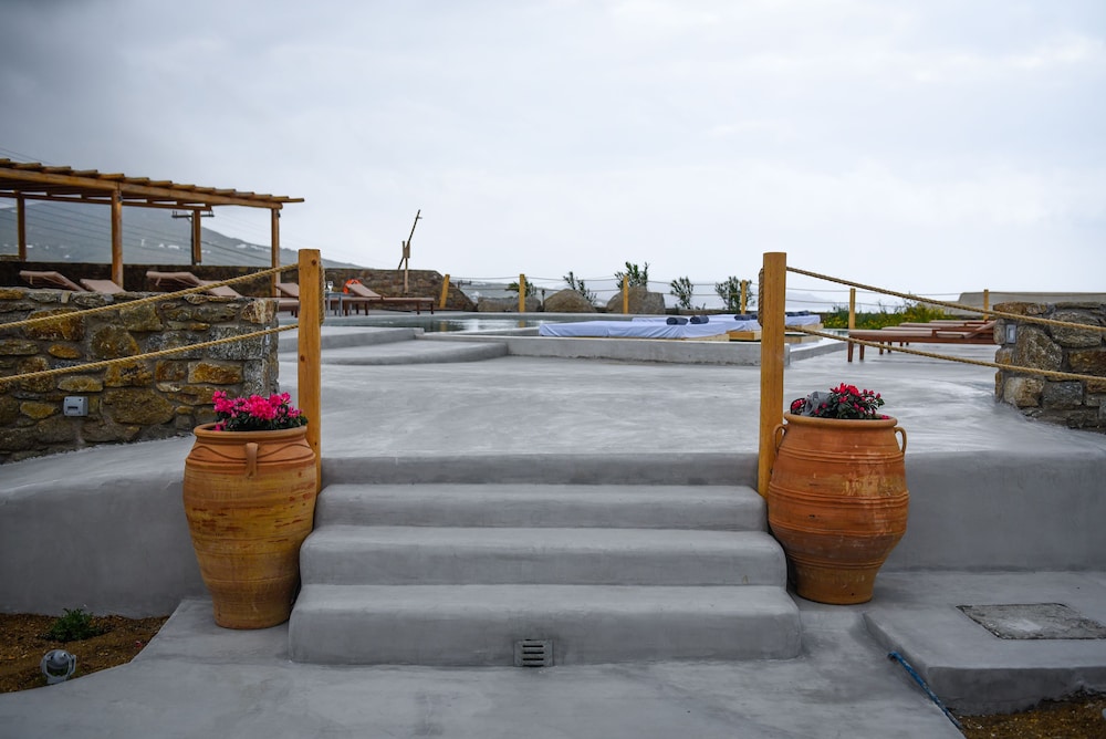 myconian crown suites