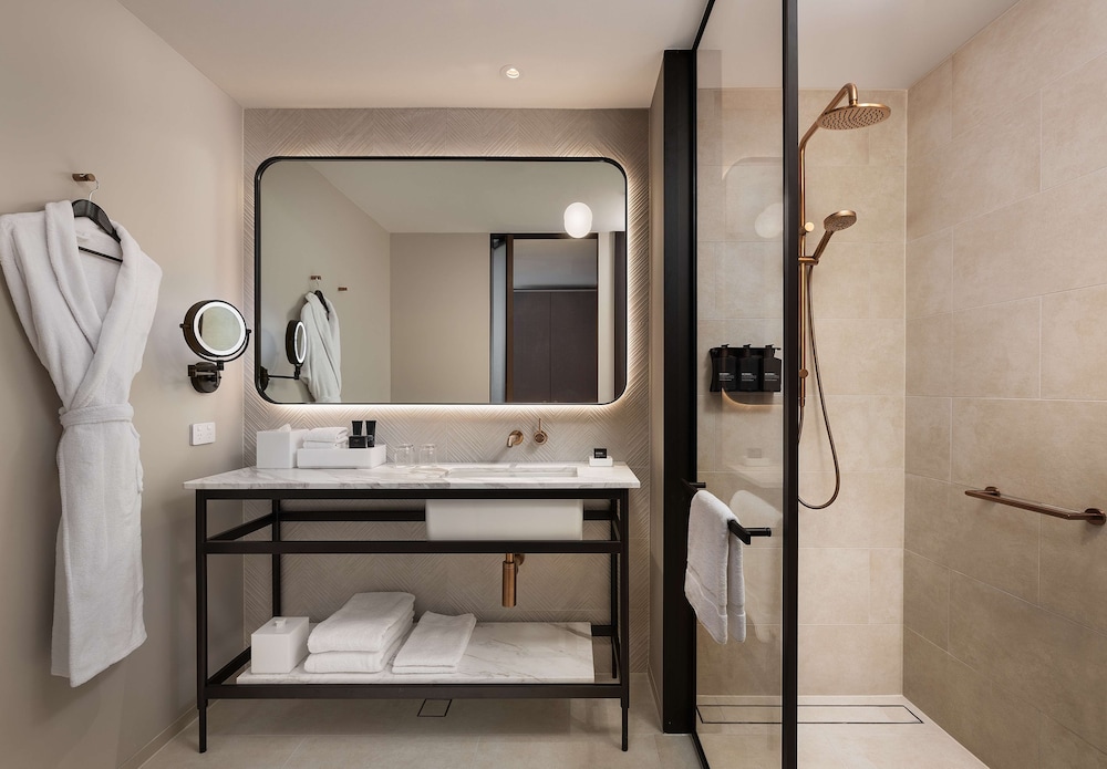 hilton melbourne little queen street