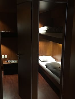 onkel inn airport sleepbox