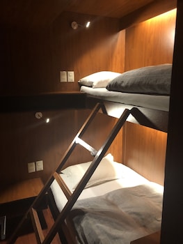 onkel inn airport sleepbox