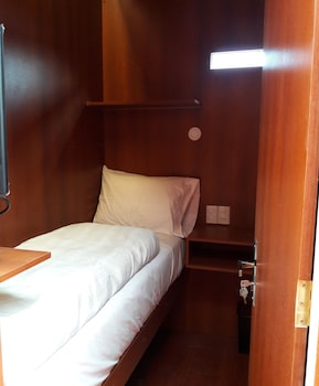 onkel inn airport sleepbox