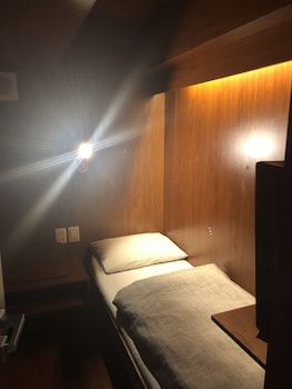 onkel inn airport sleepbox