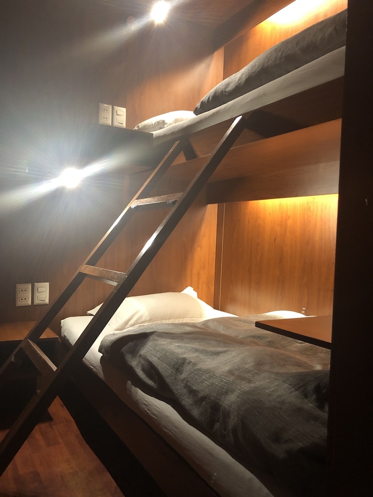 onkel inn airport sleepbox