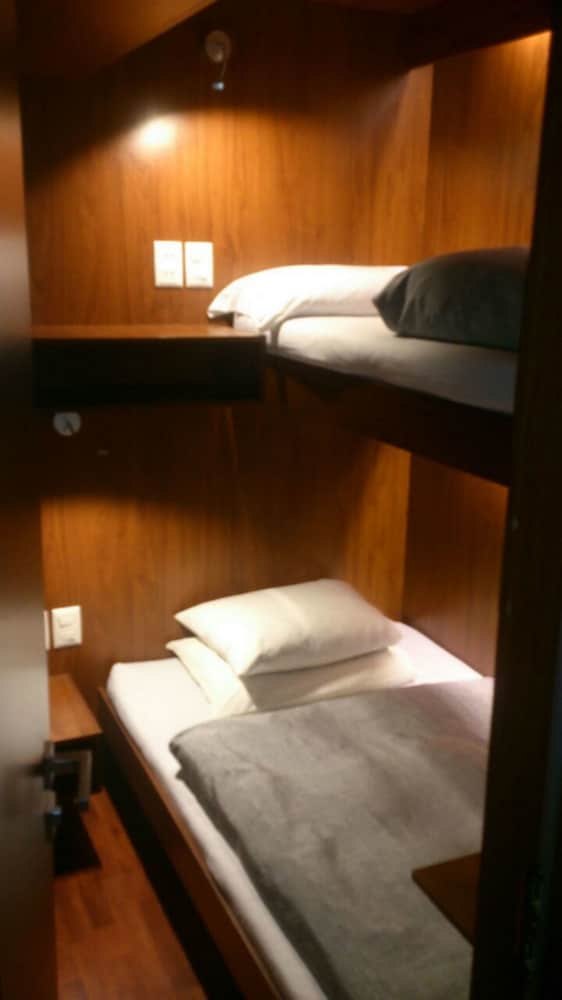 onkel inn airport sleepbox