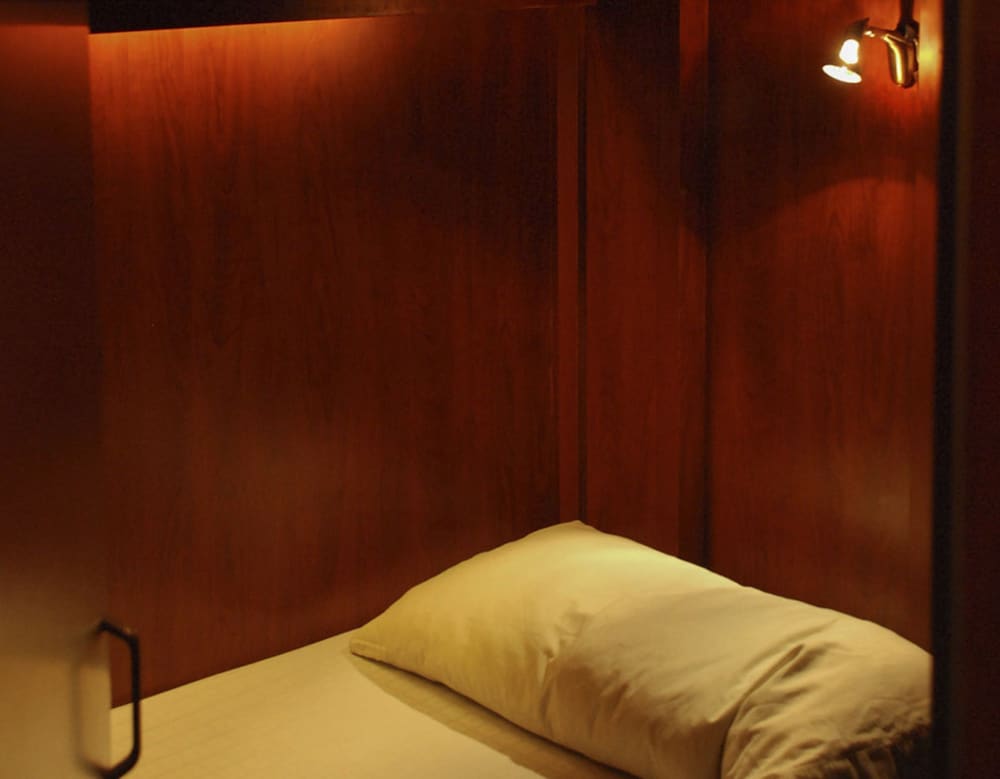 onkel inn airport sleepbox