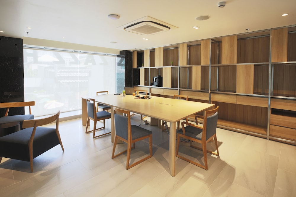 zazz urban ho chi minh hotel