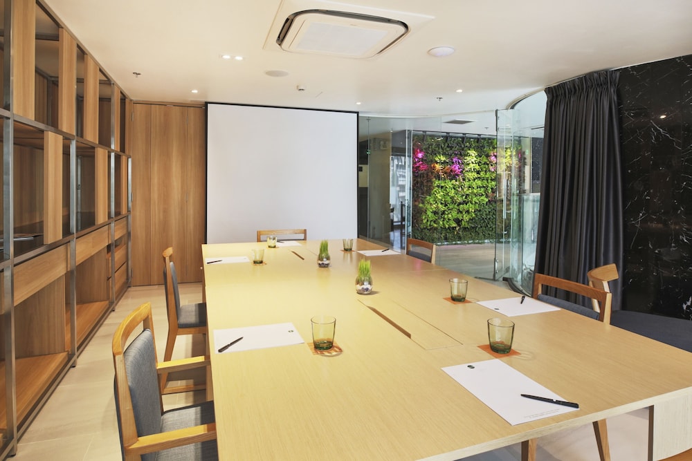 zazz urban ho chi minh hotel