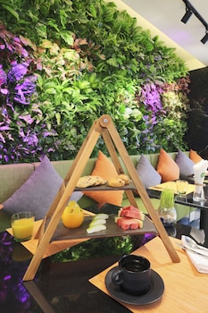 zazz urban ho chi minh hotel