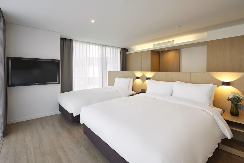 nine tree premier hotel insadong
