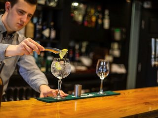 Bush Hotel Farnham,Fareham>>Aldershot,4 star